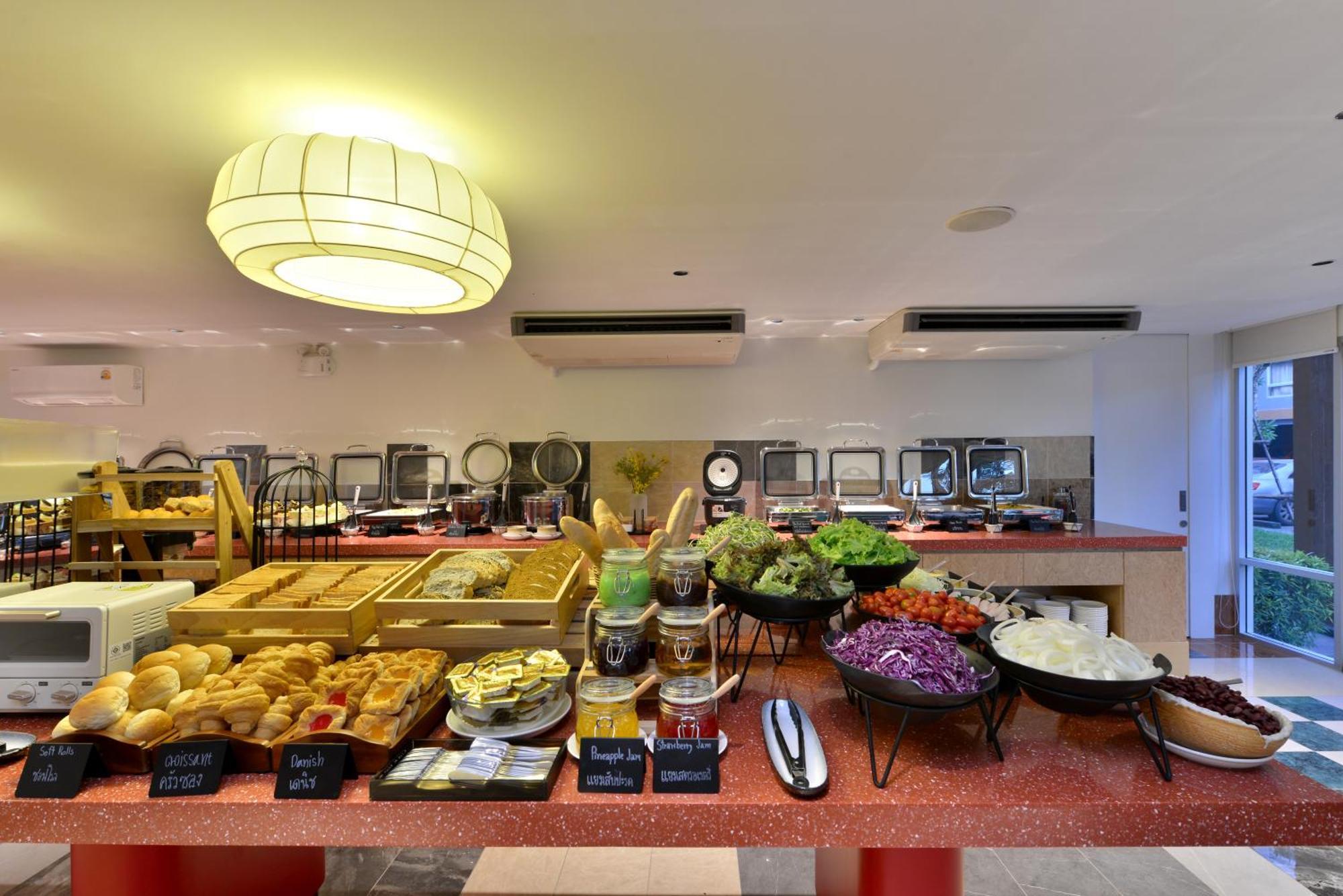 The Grass Serviced Suites Pattaya Exterior foto